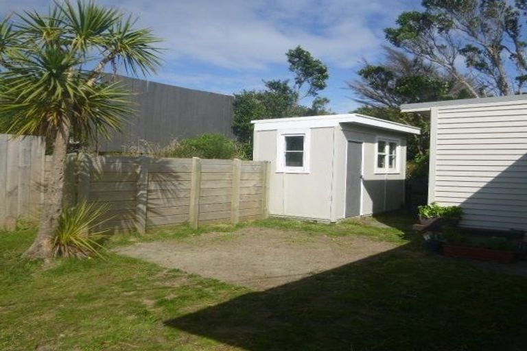 Photo of property in 1 Balmain Street, Newlands, Wellington, 6037