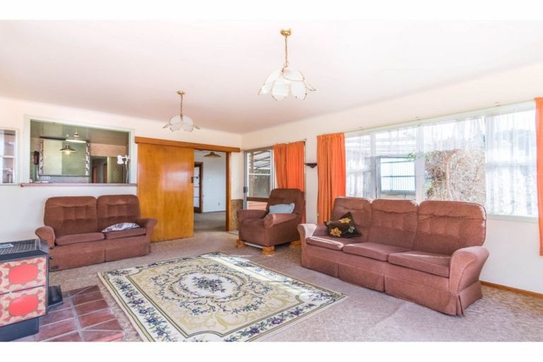 Photo of property in 8 Sarona Avenue, Glen Eden, Auckland, 0602