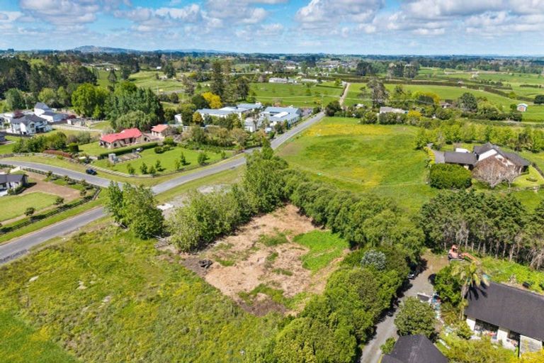 Photo of property in 9 Karaka School Lane, Karaka, 2580