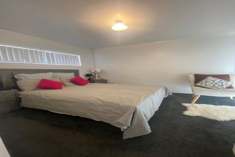 Photo of property in 1/3 Eulogy Place, Randwick Park, Auckland, 2105