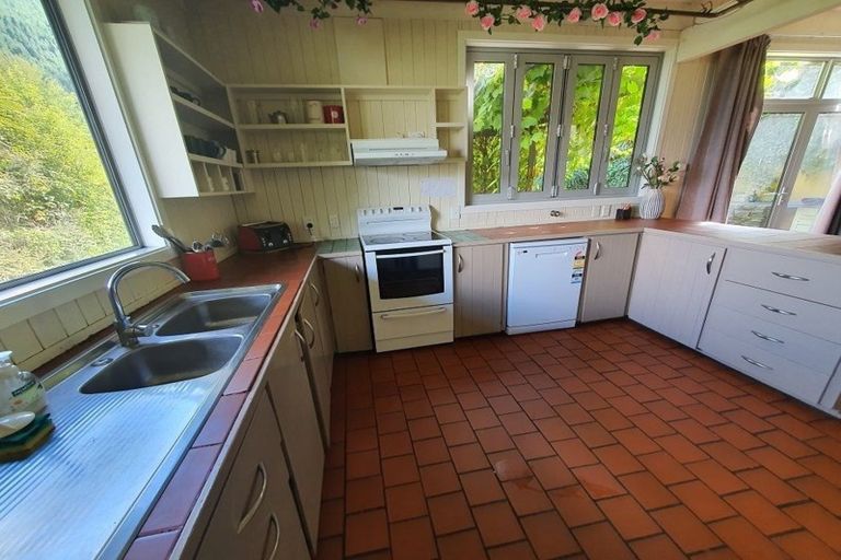 Photo of property in 16 Mckerrow Place, Sunshine Bay, Queenstown, 9300