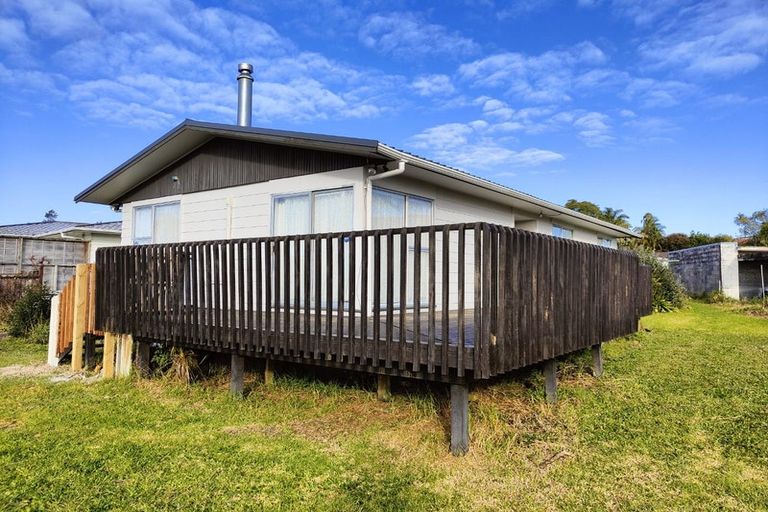 Photo of property in 21 Larissa Avenue, Henderson, Auckland, 0610