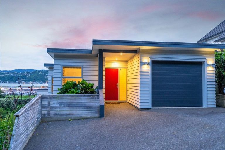 Photo of property in 16 Bunker Way, Strathmore Park, Wellington, 6022