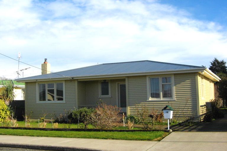 Photo of property in 16 Fraser Street, Waikiwi, Invercargill, 9810