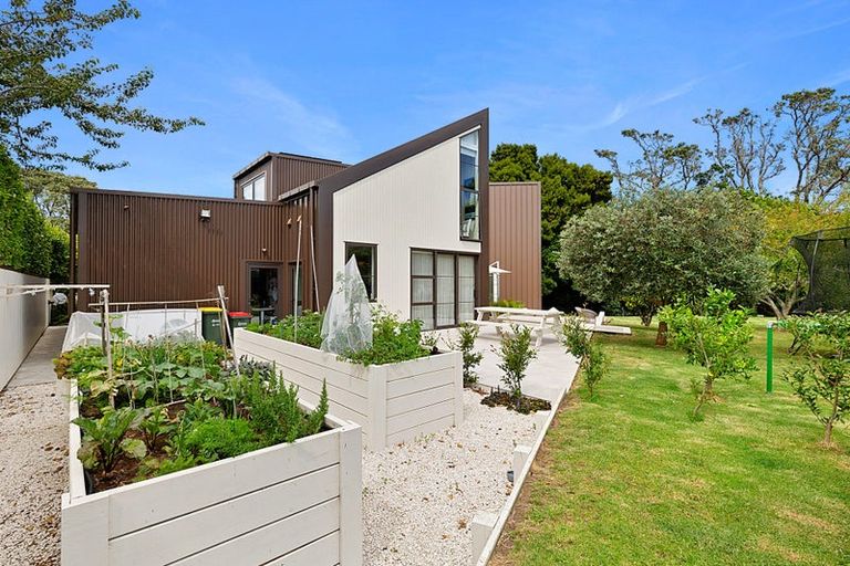 Photo of property in 366 Frankley Road, Ferndale, New Plymouth, 4310