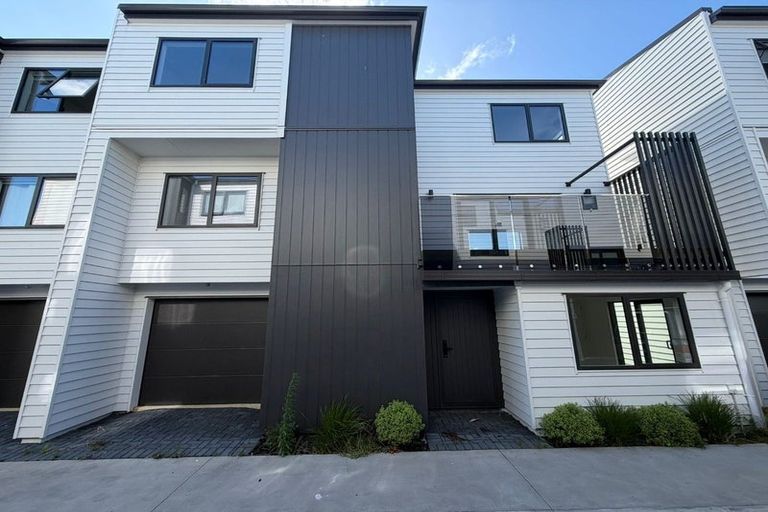 Photo of property in 58e Friesian Drive, Mangere, Auckland, 2022