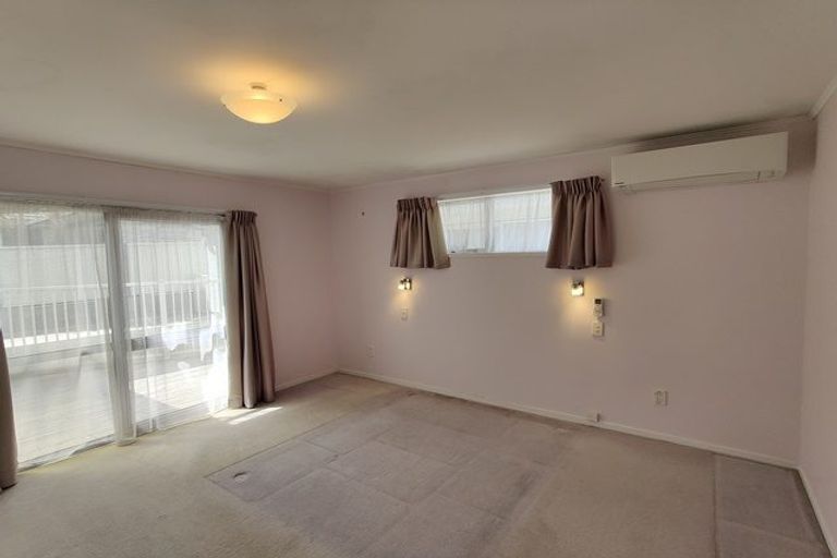 Photo of property in 60 Lewisham Street, Highland Park, Auckland, 2010