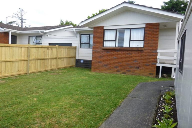 Photo of property in 2/110 Edmonton Road, Henderson, Auckland, 0612