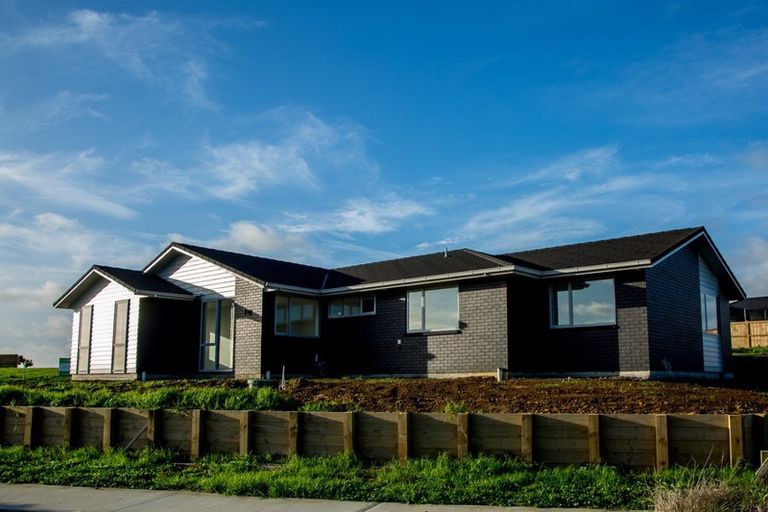 Photo of property in 11 Waikohi Avenue, Glenbrook, Waiuku, 2681