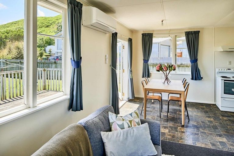 Photo of property in 130 Arahura Crescent, Waitangirua, Porirua, 5024