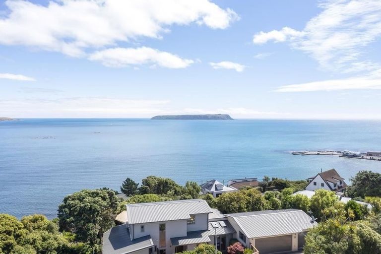 Photo of property in 77 Motuhara Road, Plimmerton, Porirua, 5026