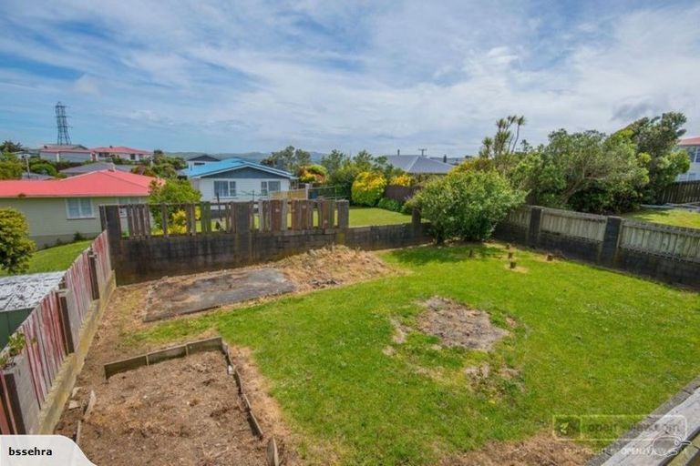 Photo of property in 39 Baylands Drive, Newlands, Wellington, 6037