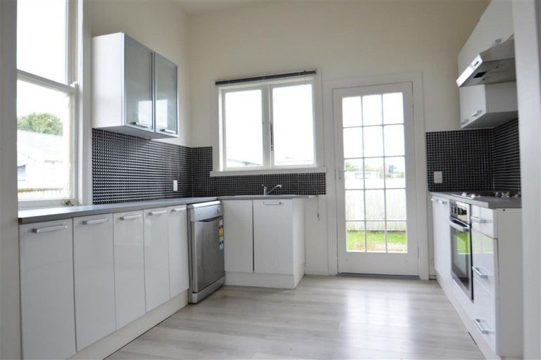 Photo of property in 40 Weraroa Road, Levin, 5510