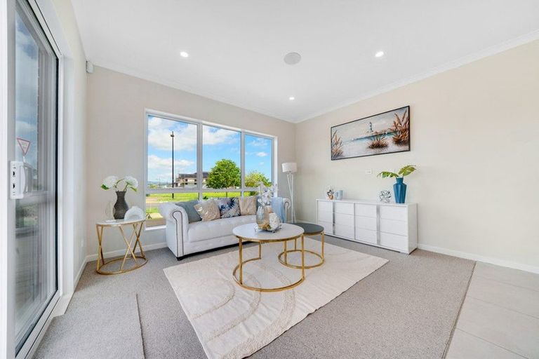 Photo of property in 52 Emerald Avenue, Rosehill, Papakura, 2113