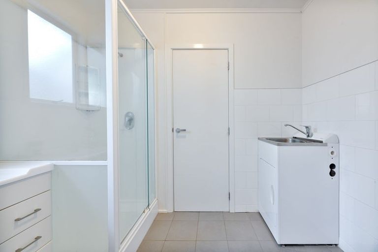 Photo of property in 2/45 Cron Avenue, Te Atatu South, Auckland, 0610