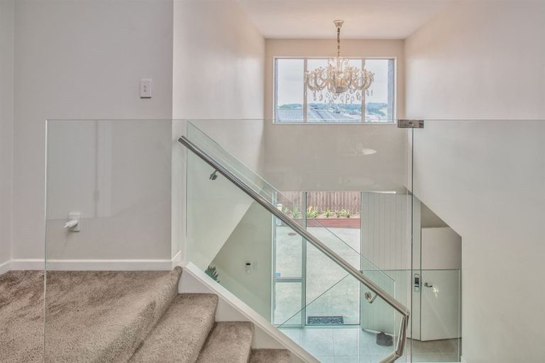 Photo of property in 11 San Casello Rise, Henderson, Auckland, 0612