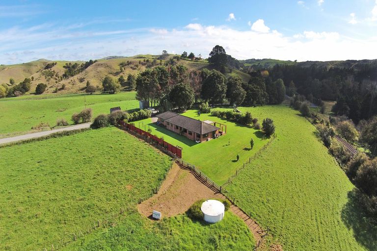 Photo of property in 927 Tauhoa Road, Kaipara Flats, Warkworth, 0984