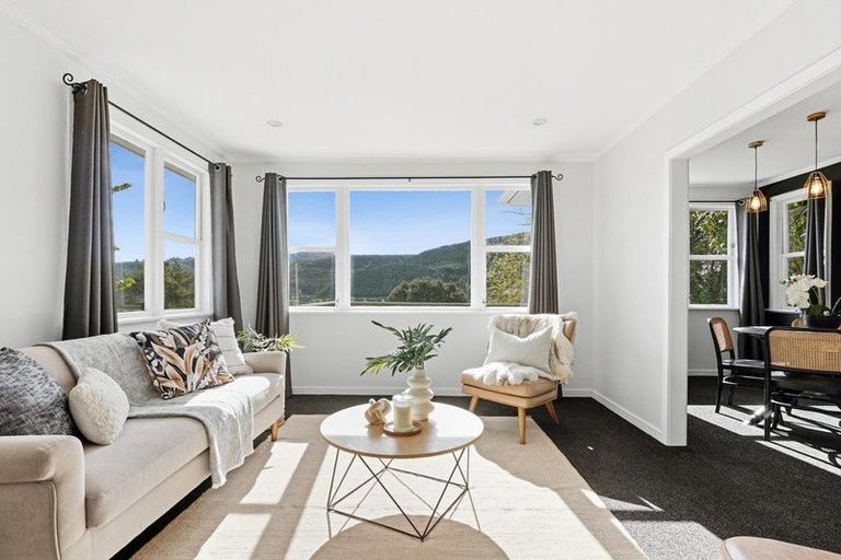 Photo of property in 16 Manor Drive, Stokes Valley, Lower Hutt, 5019