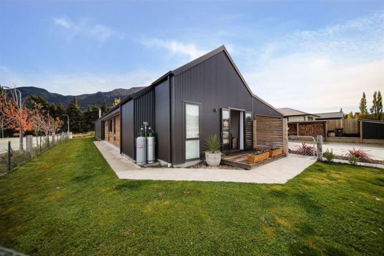Photo of property in 1 Edna Lane, Lake Hawea, Wanaka, 9382