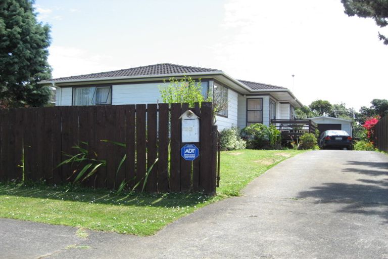 Photo of property in 23 Staverton Crescent, Mangere, Auckland, 2022