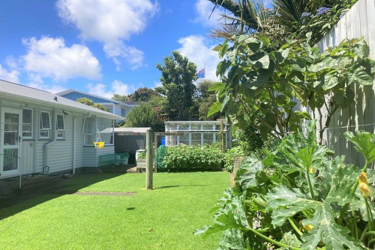 Photo of property in 17 Hutchins Street, Waitara, 4320