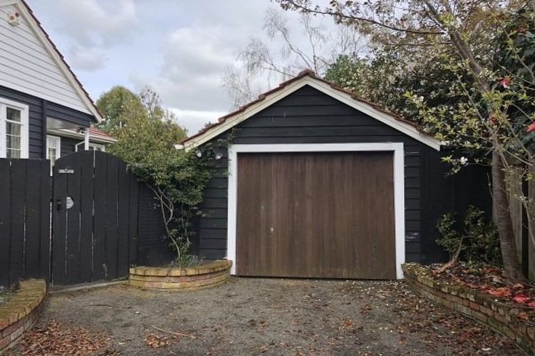 Photo of property in 16 Collingwood Street, Hokowhitu, Palmerston North, 4410