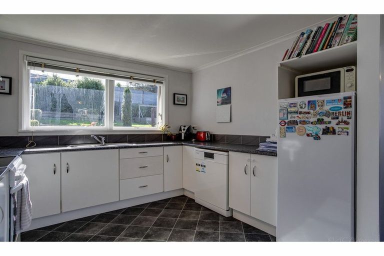 Photo of property in 16 Clyde Carr Crescent, Waimataitai, Timaru, 7910