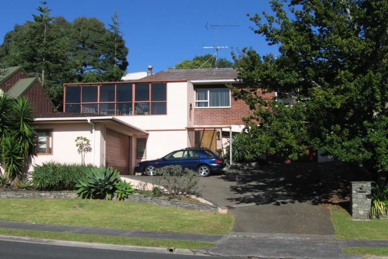 Photo of property in 15 Oaktree Avenue, Browns Bay, Auckland, 0630