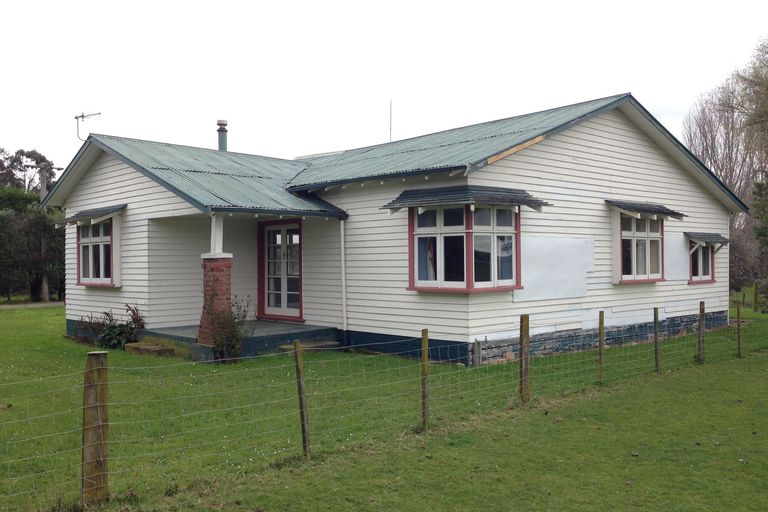 Photo of property in 435 Fitzherbert East Road, Aokautere, Palmerston North, 4471