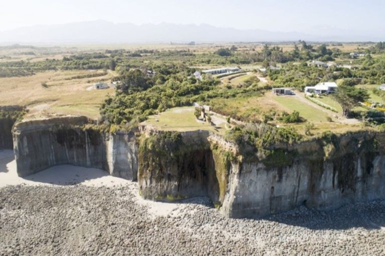 Photo of property in 20 Clifftop Lane, Cape Foulwind, 7892