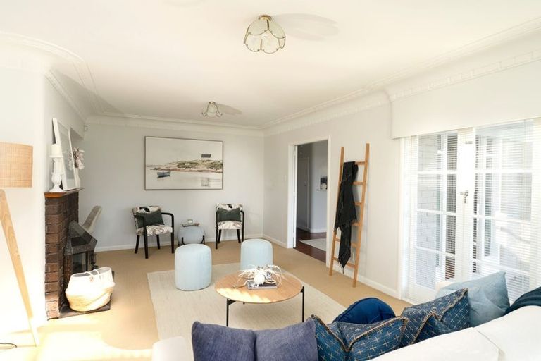 Photo of property in 33 Covil Avenue, Te Atatu South, Auckland, 0610