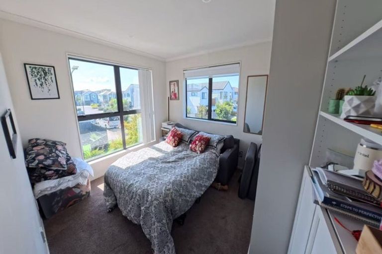 Photo of property in 11 Pihoihoi Place, Hobsonville, Auckland, 0616