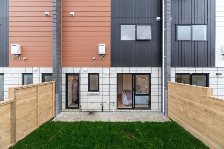 Photo of property in 8 Meritage Lane, Te Atatu South, Auckland, 0610