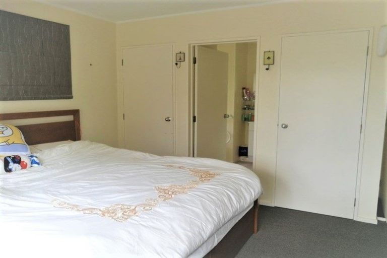 Photo of property in 2/7 Bruce Road, Glenfield, Auckland, 0629