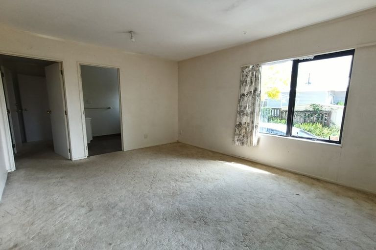 Photo of property in 2/62 Tonar Street, Northcote, Auckland, 0627