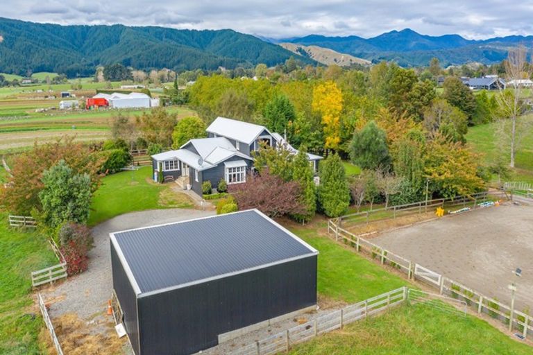 Photo of property in 73 Wakefield Road, Levin, 5571