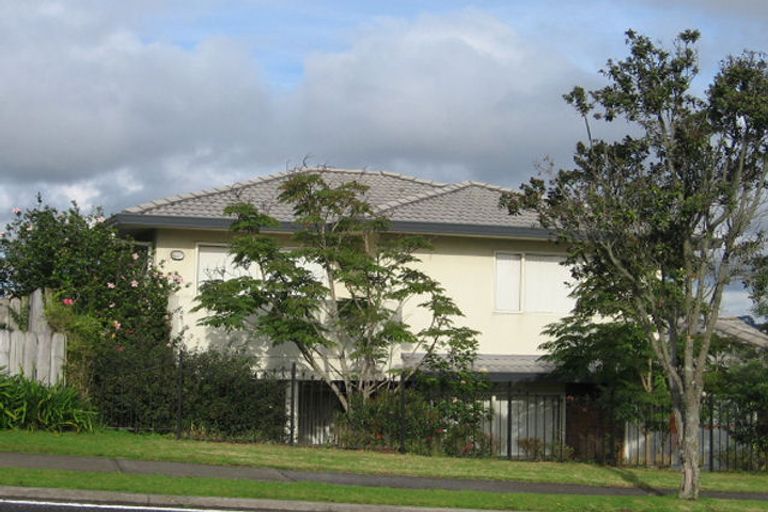 Photo of property in 1/162 Bradbury Road, Botany Downs, Auckland, 2010