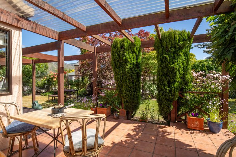 Photo of property in 77 Newcastle Street, Clyde, 9330