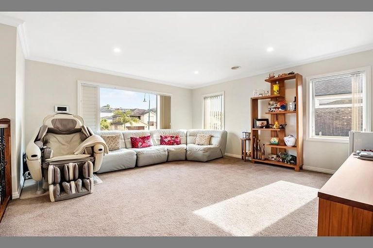 Photo of property in 5 Kilkelly Avenue, Pinehill, Auckland, 0632