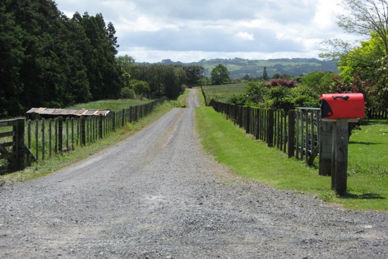 Photo of property in 175 Jesmond Road, Karaka, Drury, 2578