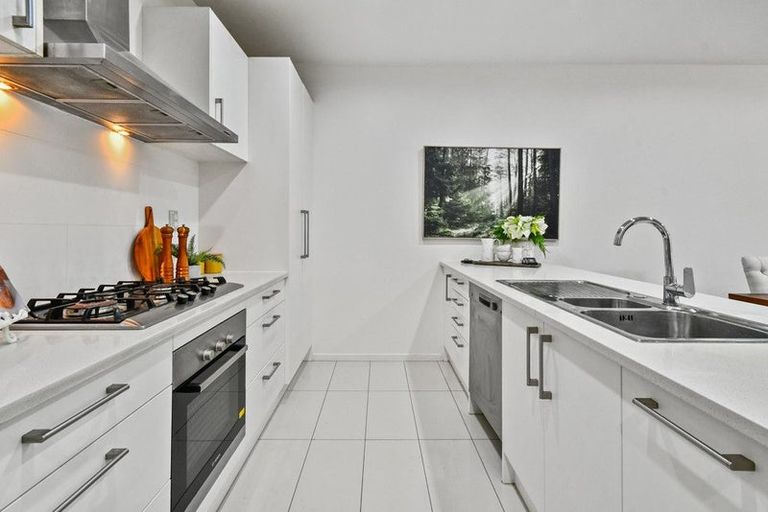 Photo of property in 27 Popokatea Drive, Takanini, 2112