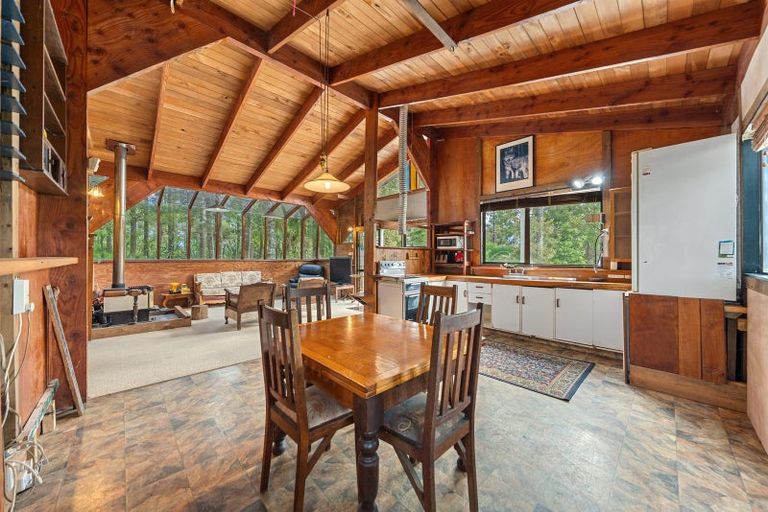 Photo of property in 14 Te Aute Ridge Road, Waitakere, Henderson, 0781