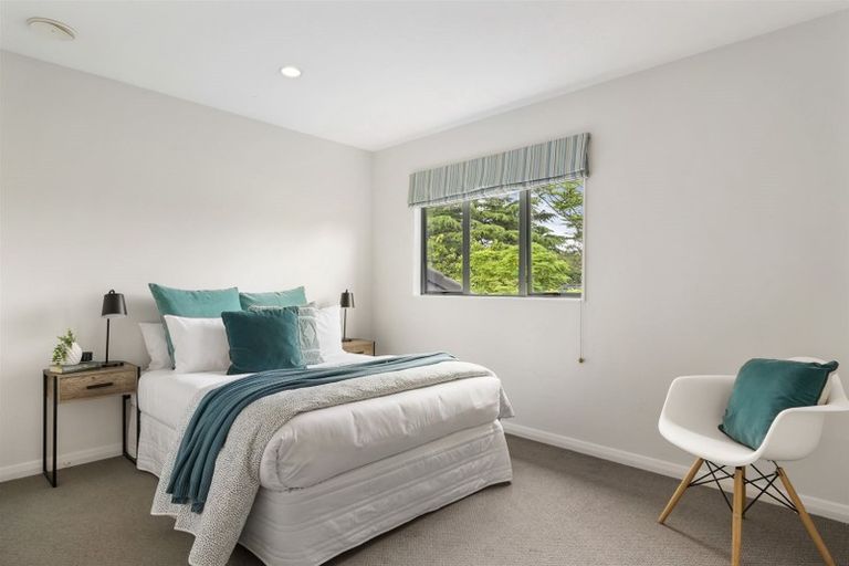 Photo of property in 27 Aorangi Place, Birkenhead, Auckland, 0626