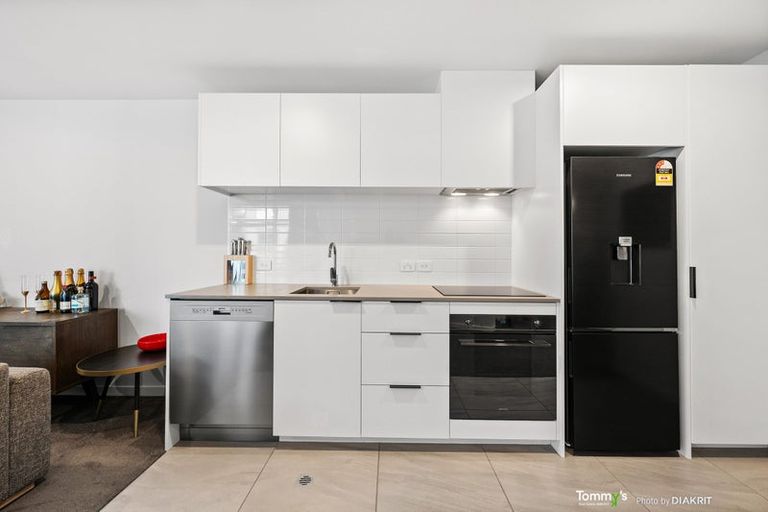 Photo of property in Pinnacle Apartments, E904/160 Victoria Street, Te Aro, Wellington, 6011