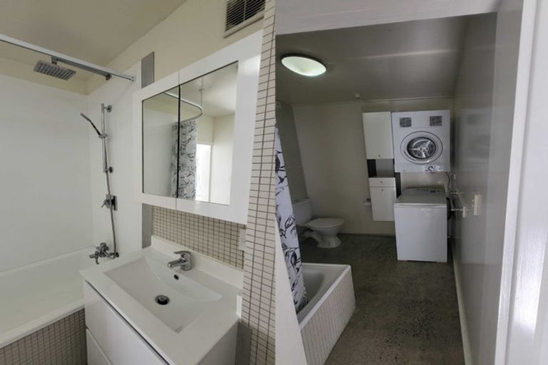 Photo of property in 1/8 Governor Road, Northland, Wellington, 6012