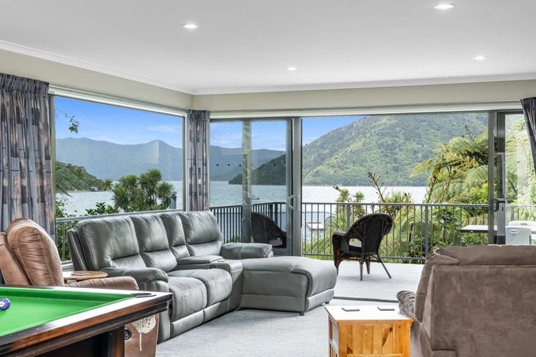 Photo of property in 25 Mccormicks Road, Whatamango Bay, Picton, 7281