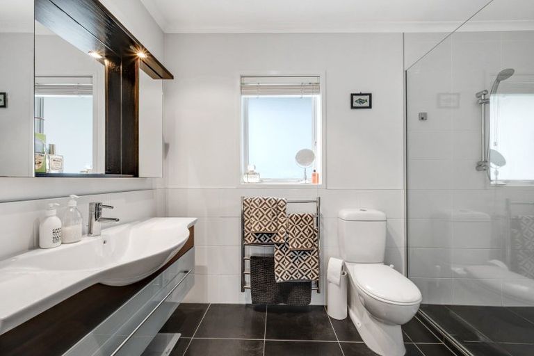 Photo of property in 11 Holly Way, Sunnyhills, Auckland, 2010