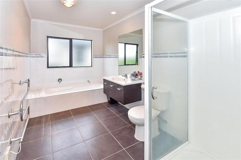 Photo of property in 23 Coachman Drive, Flat Bush, Auckland, 2016