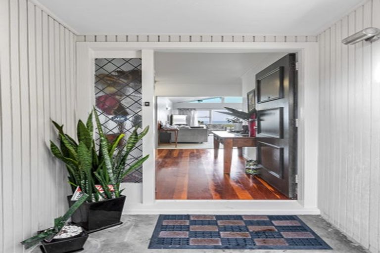 Photo of property in 278 Whangaparaoa Road, Red Beach, 0932