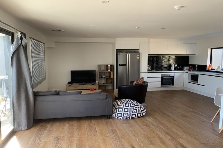 Photo of property in 8 Lilac Lane, Oteha, Auckland, 0632